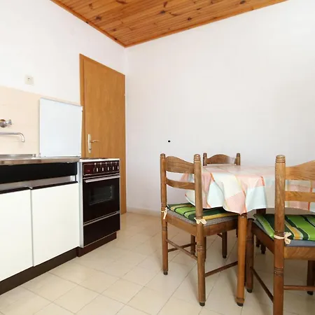 9299a Apartment Lumbarda